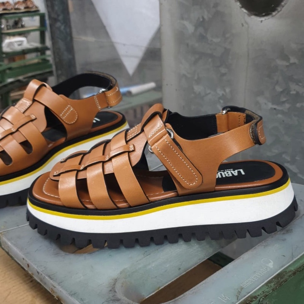 Labucg Boomer Tan Sandal